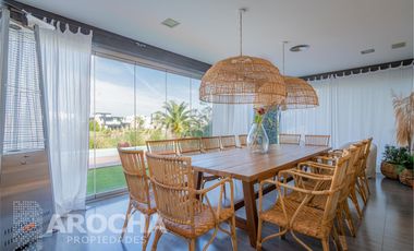 Casa en  Alquiler doble lote a la laguna