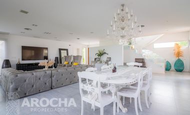 Casa en  Alquiler doble lote a la laguna