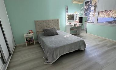 Casa de categoría en Altos del Chateau 4 dormitorios, pileta y gran patio fondo verde