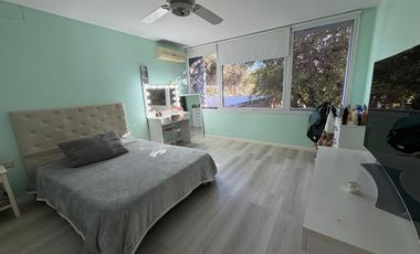 Casa de categoría en Altos del Chateau 4 dormitorios, pileta y gran patio fondo verde