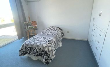 Casa de categoría en Altos del Chateau 4 dormitorios, pileta y gran patio fondo verde