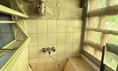 Muy buen 3 ambientes en pleno centro, frente a la estación, a mts de COTO - Vta Directa!!