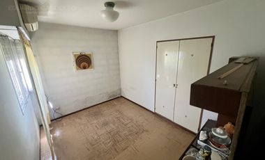 Muy buen 3 ambientes en pleno centro, frente a la estación, a mts de COTO - Vta Directa!!