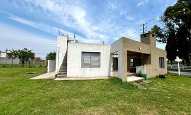 Casa - Trea Ambientes -  Mariano Acosta, bario Boreal