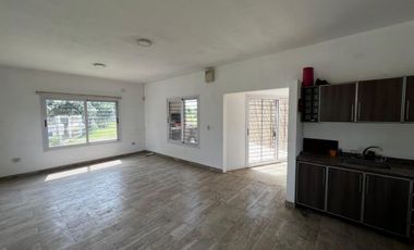 Casa - Trea Ambientes -  Mariano Acosta, bario Boreal