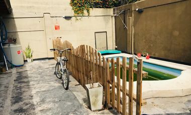 Casa de 5 ambientes con cochera y playroom en venta en Carapachay