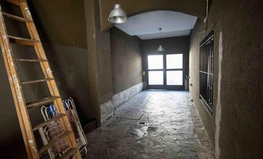 Casa de 5 ambientes con cochera y playroom en venta en Carapachay