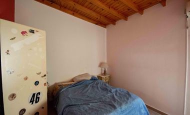 Casa de 5 ambientes con cochera y playroom en venta en Carapachay