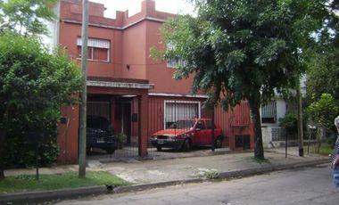 Ph de 4 ambientes con dos cocheras en venta en Boulogne