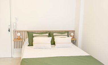 Departamento monoambiente con balcón a la calle / Zona centro