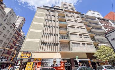 Departamento monoambiente con balcón a la calle / Zona centro