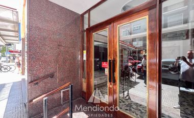 Departamento monoambiente con balcón a la calle / Zona centro