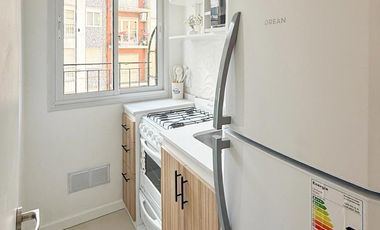 Departamento monoambiente con balcón a la calle / Zona centro