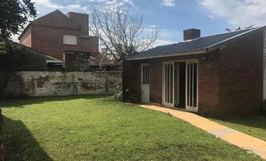 VENTA CHALET A MTS DEL MAR 3 AMBIENTES EN STA. CLARA DEL MAR