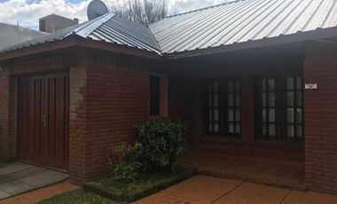 VENTA CHALET A MTS DEL MAR 3 AMBIENTES EN STA. CLARA DEL MAR