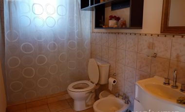 Casa y local en venta en Caviahue