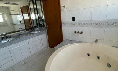 VENDO DEPARTAMENTO 5 AMBIENTES IMPECABLE CON COCHERA -  VISTA SHOPPING LOS GALLEGOS