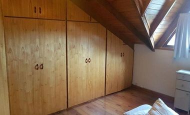 CHALET 4 AMB EN SIERRA DE LOS PADRES - GRAN PARQUE CON PISCINA - QUINCHO - GARAGE