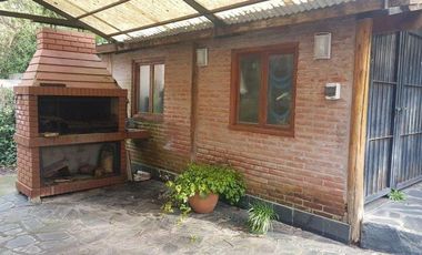 CHALET 4 AMB EN SIERRA DE LOS PADRES - GRAN PARQUE CON PISCINA - QUINCHO - GARAGE