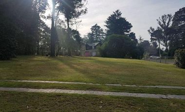 CHALET 4 AMB EN SIERRA DE LOS PADRES - GRAN PARQUE CON PISCINA - QUINCHO - GARAGE