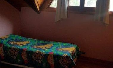 CHALET 4 AMB EN SIERRA DE LOS PADRES - GRAN PARQUE CON PISCINA - QUINCHO - GARAGE