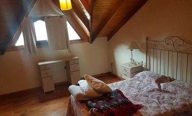 CHALET 4 AMB EN SIERRA DE LOS PADRES - GRAN PARQUE CON PISCINA - QUINCHO - GARAGE