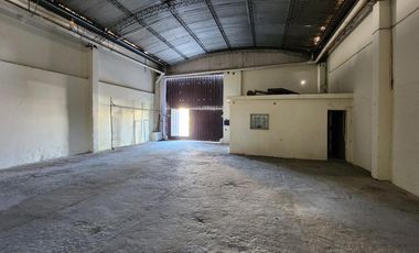 Galpón parabólico y local comercial - Barrio Matheu