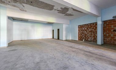 Galpón parabólico y local comercial - Barrio Matheu