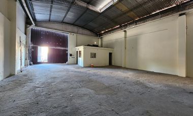 Galpón parabólico y local comercial - Barrio Matheu