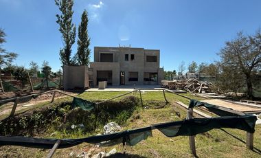 Casa en  venta en La Rinconada barrio cerrado - en construcción - permuta