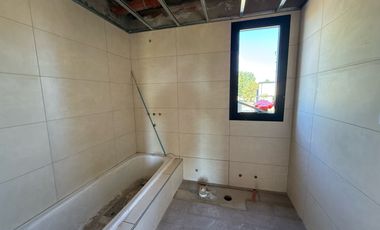 Casa en  venta en La Rinconada barrio cerrado - en construcción - permuta