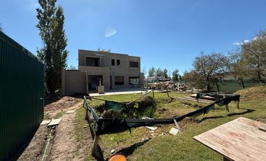 Casa en  venta en La Rinconada barrio cerrado - en construcción - permuta