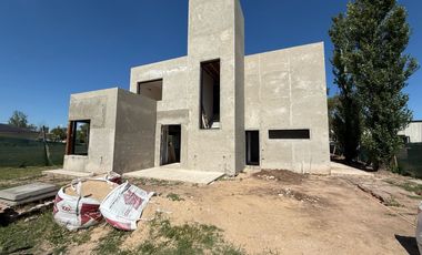 Casa en  venta en La Rinconada barrio cerrado - en construcción - permuta
