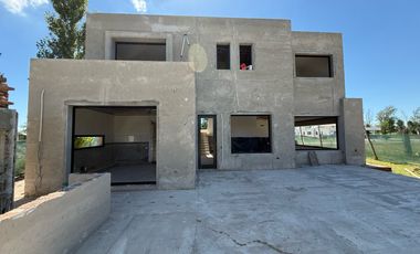 Casa en  venta en La Rinconada barrio cerrado - en construcción - permuta