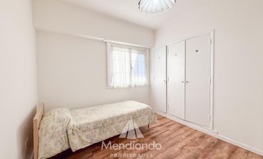 Casa 3 amb.   Altillo con cochera y piscina en Parque Luro