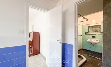 Casa 3 amb.   Altillo con cochera y piscina en Parque Luro
