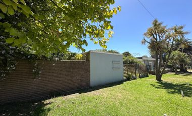 VENTA CHALET Y TRES LOTES -  EN ESQUINA-EXCELENTE INVERSION PARA PROYECTO-