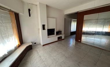 VENTA CHALET Y TRES LOTES -  EN ESQUINA-EXCELENTE INVERSION PARA PROYECTO-