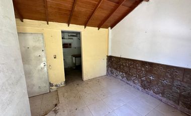 VENTA CHALET Y TRES LOTES -  EN ESQUINA-EXCELENTE INVERSION PARA PROYECTO-