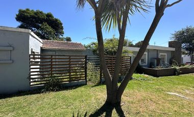 VENTA CHALET Y TRES LOTES -  EN ESQUINA-EXCELENTE INVERSION PARA PROYECTO-