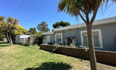 VENTA CHALET Y TRES LOTES -  EN ESQUINA-EXCELENTE INVERSION PARA PROYECTO-