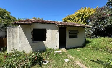 VENTA CHALET Y TRES LOTES -  EN ESQUINA-EXCELENTE INVERSION PARA PROYECTO-