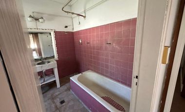 VENTA CHALET Y TRES LOTES -  EN ESQUINA-EXCELENTE INVERSION PARA PROYECTO-