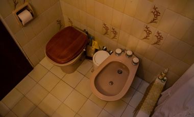 Casa de 5 ambientes con cochera en venta en Martinez