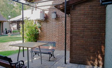 Casa de 5 ambientes con cochera en venta en Martinez