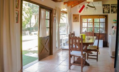 Casa de 5 ambientes con cochera en venta en Martinez