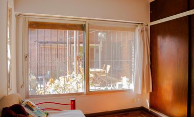 Casa de 5 ambientes con cochera en venta en Martinez