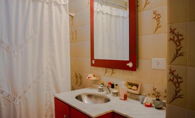 Casa de 5 ambientes con cochera en venta en Martinez