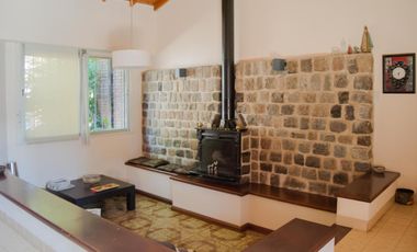 Casa de 5 ambientes con cochera en venta en Martinez