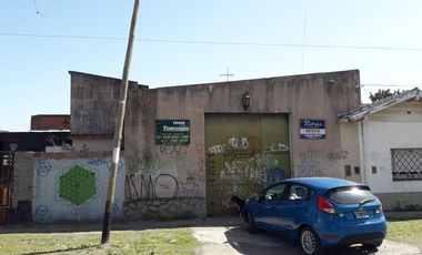 Vende casa y galpon excelente ubicación